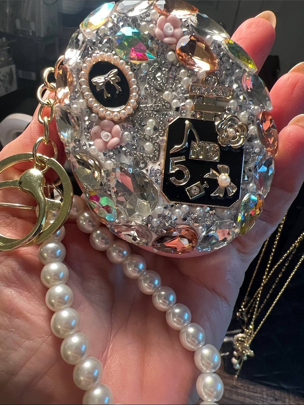 Embellished Crystal Mirror Compact/ Pearl Keychain Pearl Strap - Picture 2 of 7